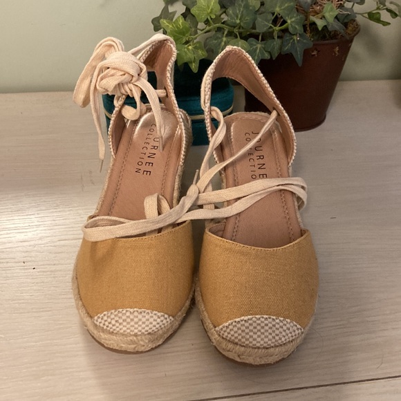 NWOT Journee Collection Monte Espadrilles - Picture 7 of 7